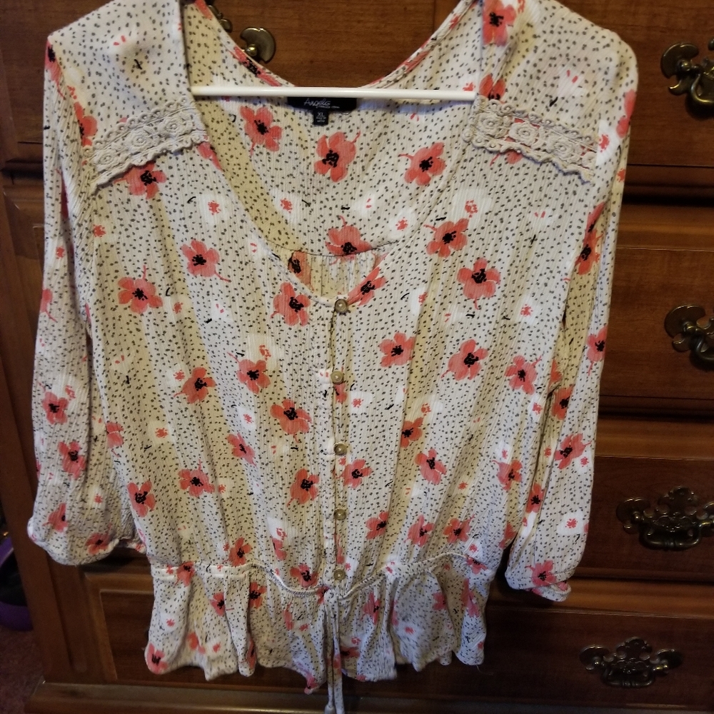 Super cute top size Xl